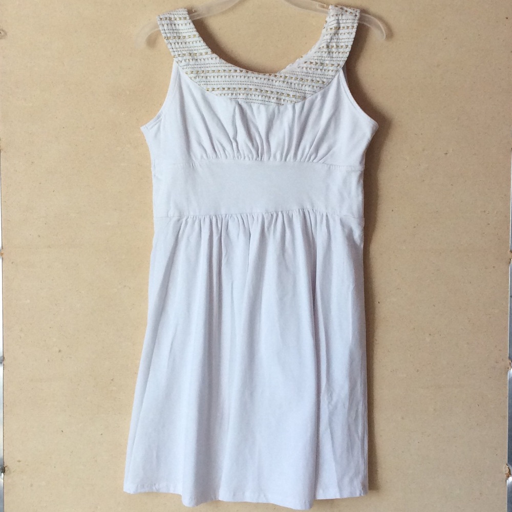 Sleeveless cinched waist dress with collar detail